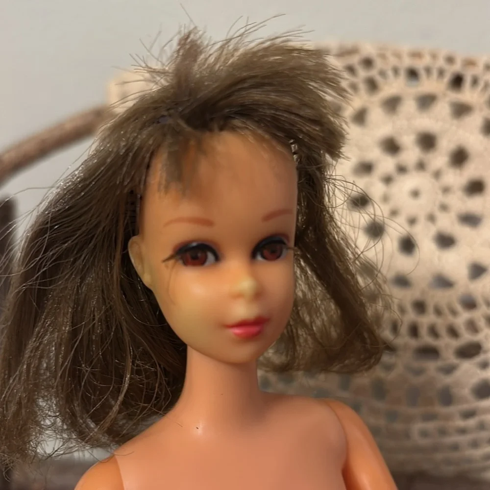 VINTAGE PRE OWNED 1966 #21 FRANCIE DOLL WITH EYELASHES & CLICKING BENDABLE LEGS